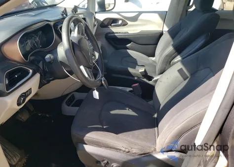 2017 Chrysler Pacifica Touring z USA, uszkodzony, nr VIN 2C4RC1DG8HR521853